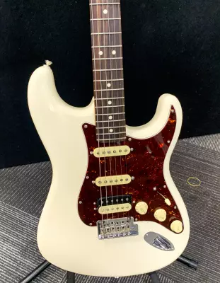 Store Special Product - Fender - American Professional II Stratocaster HSS, Rosewood Fingerboard - Olympic White